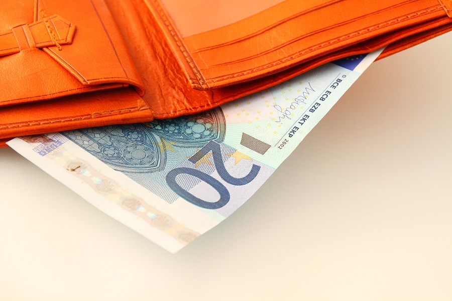 20 euro note inside wallet